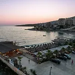 Sunset Couette-café 3*